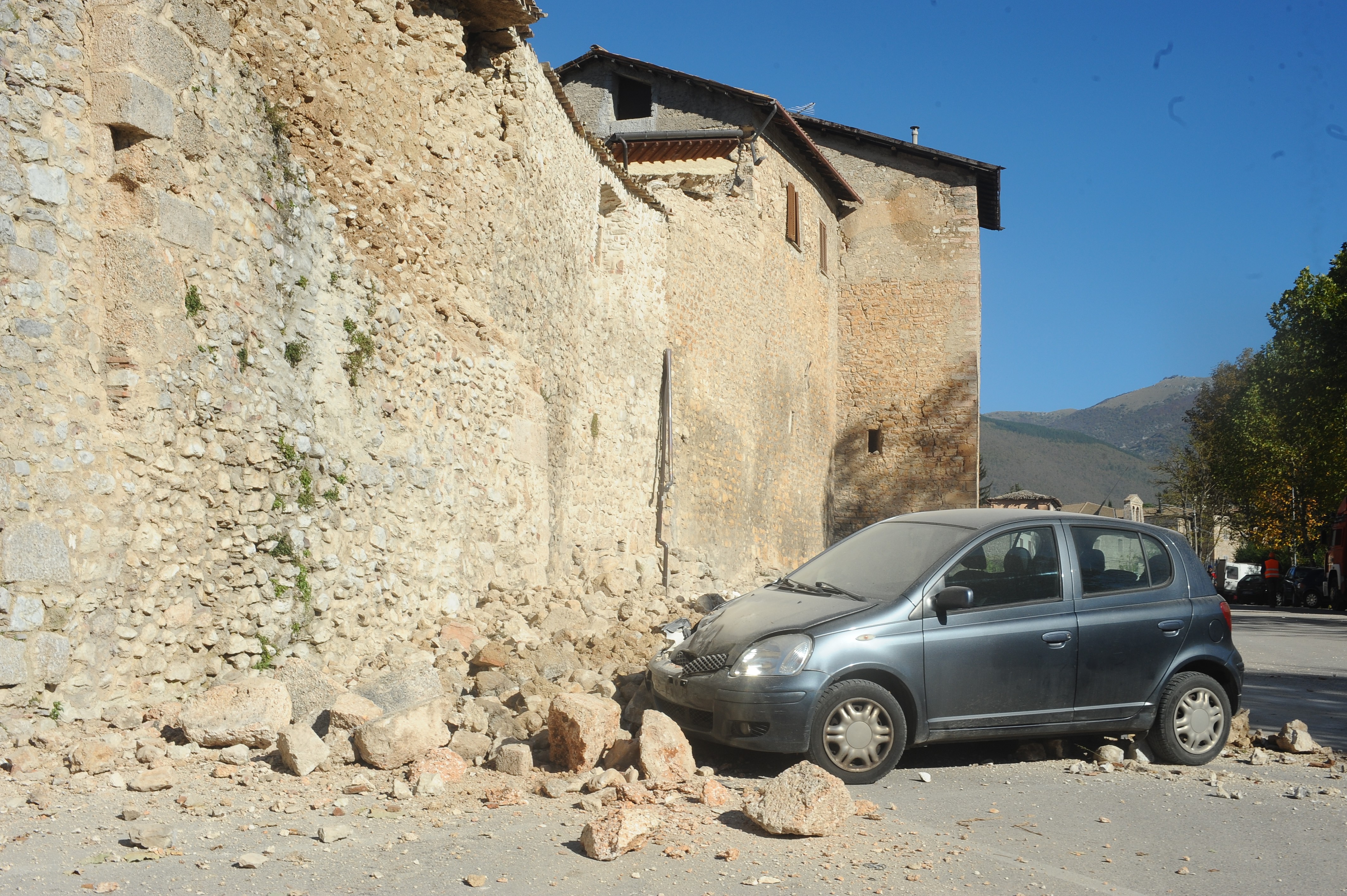 Norcia scossa dal terremoto del 2016 (foto Settonce, riproduzione riservata)
