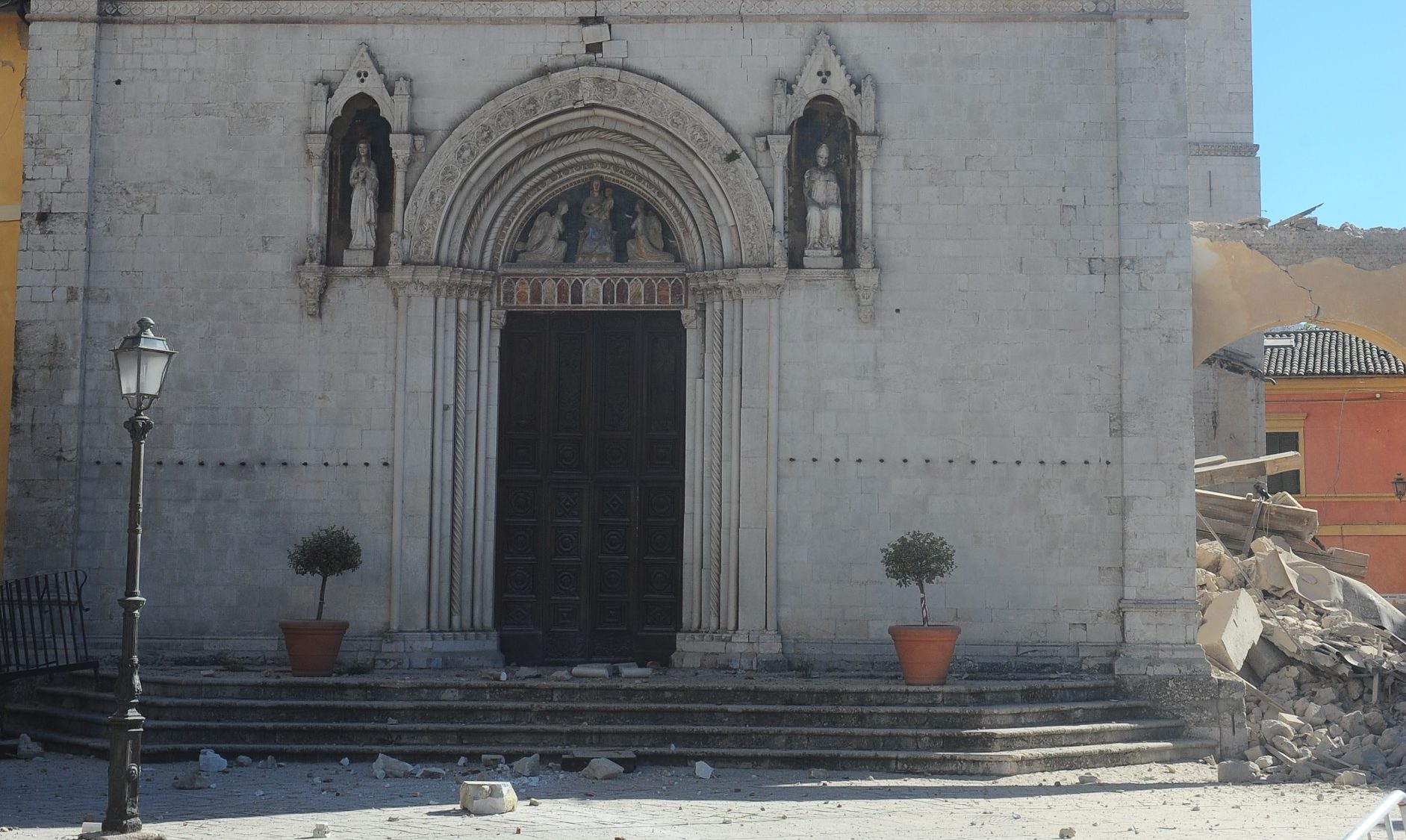 Norcia scossa dal terremoto del 2016 (foto Settonce, riproduzione riservata)
