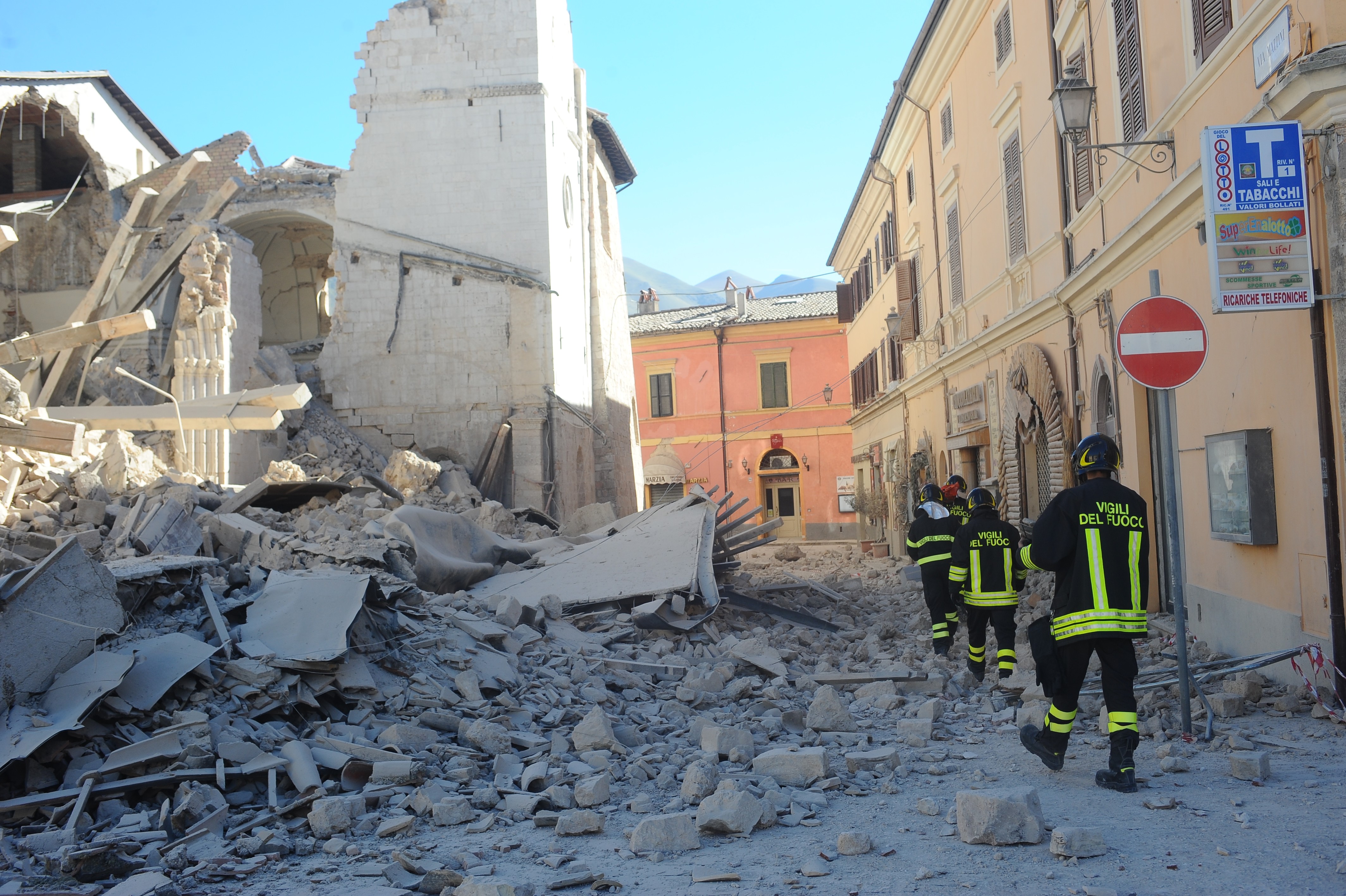 Norcia scossa dal terremoto del 2016 (foto Settonce, riproduzione riservata)