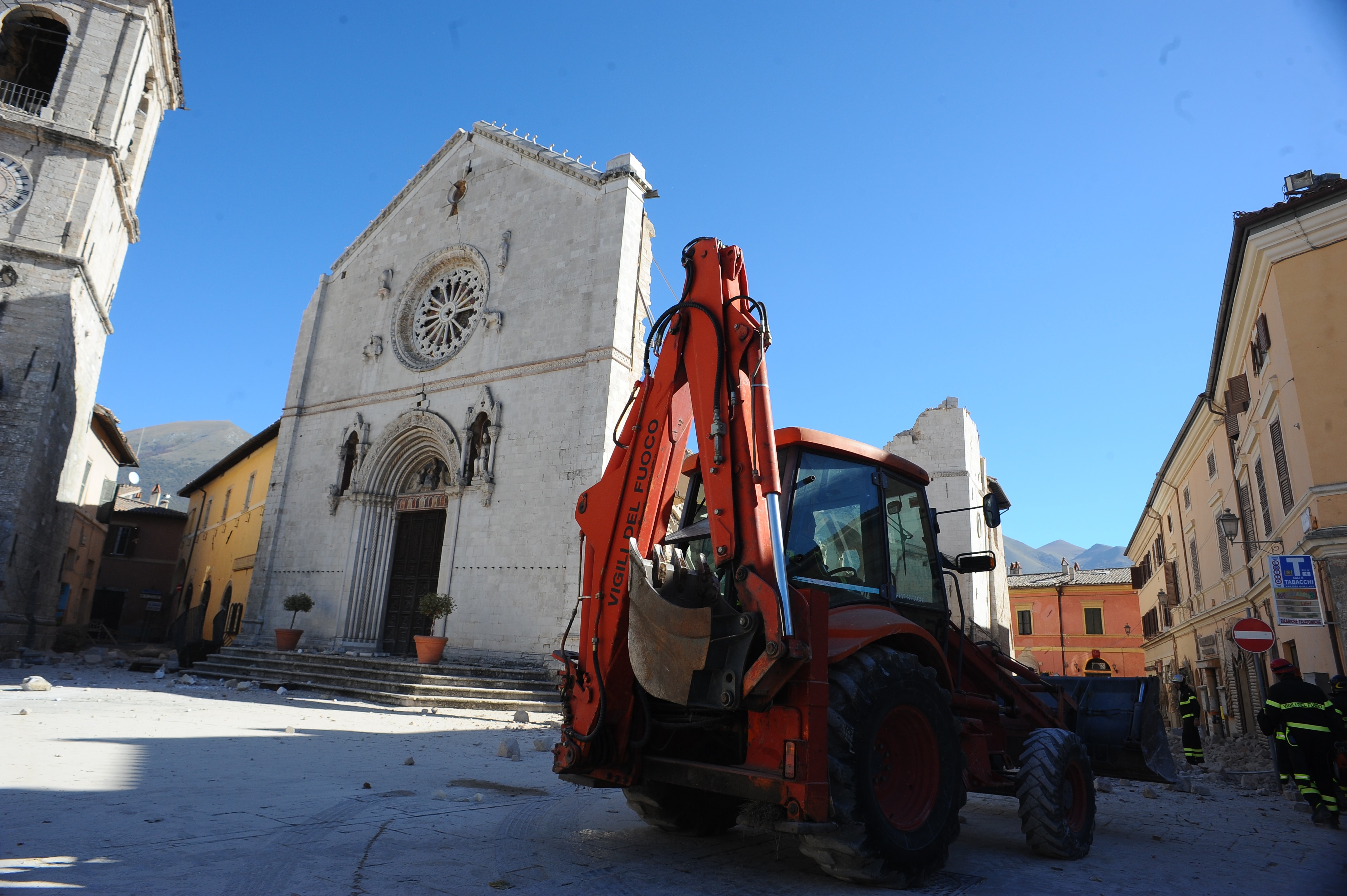 Norcia scossa dal terremoto del 2016 (foto Settonce, riproduzione riservata)