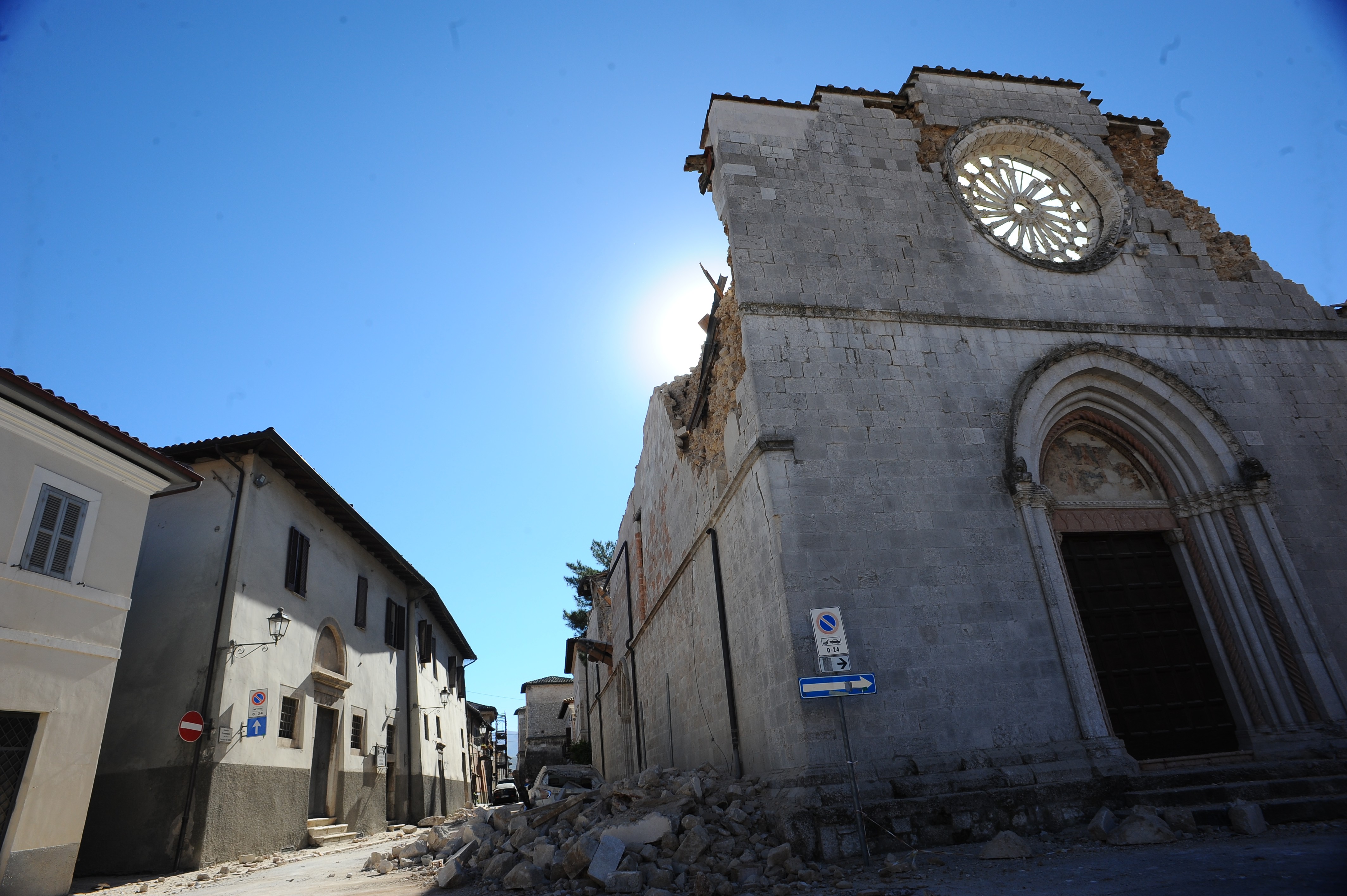 Norcia scossa dal terremoto del 2016 (foto Settonce, riproduzione riservata)