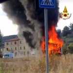 Autobus in fiamme. Archivio