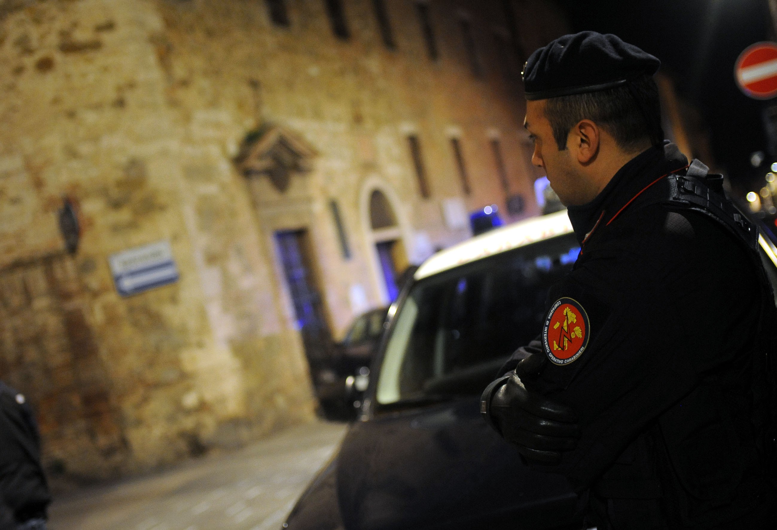 Carabinieri al lavoro (archivio - foto Settonce, riproduzione riservata)