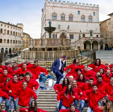 Come immaginano il flash mob in piazza IV Novembre i creativi della Tim