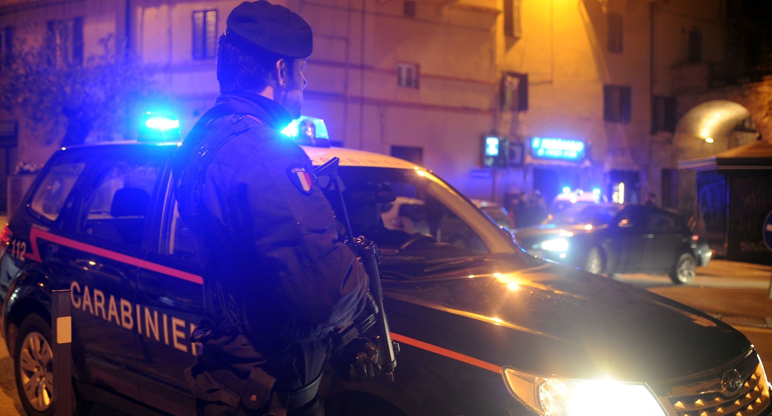 Carabinieri in azione. Archivio (foto Settonce) - ©RIPRODUZIONE RISERVATA