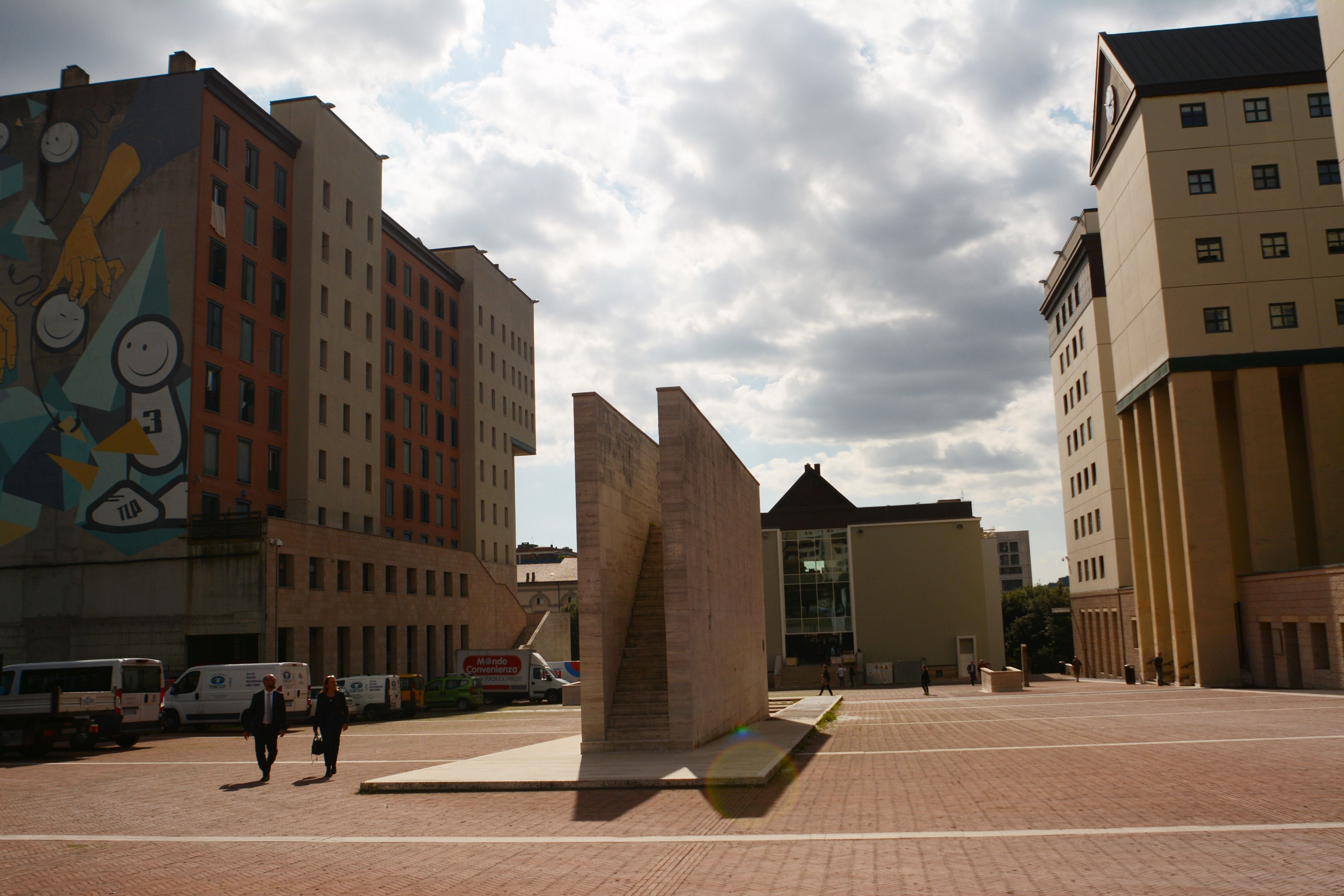 Piazza del Bacio, cuore di Fontivegge (foto Settonce) - ©RIPRODUZIONE RISERVATA