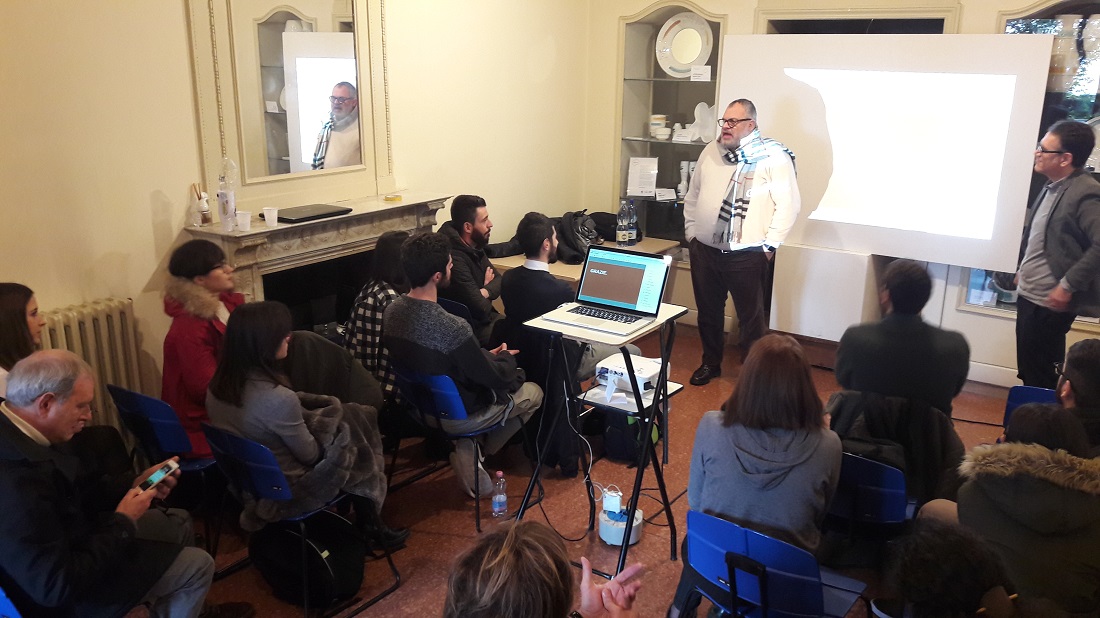 Un momento della presentazione. In piedi Fioroni