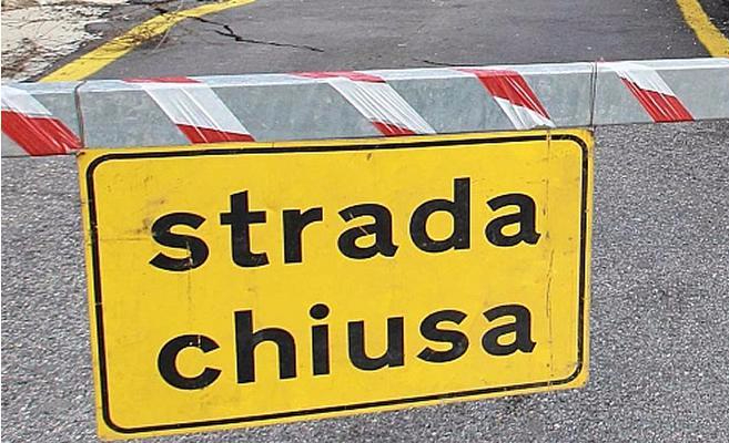 Strada chiusa per lavori. Archivio