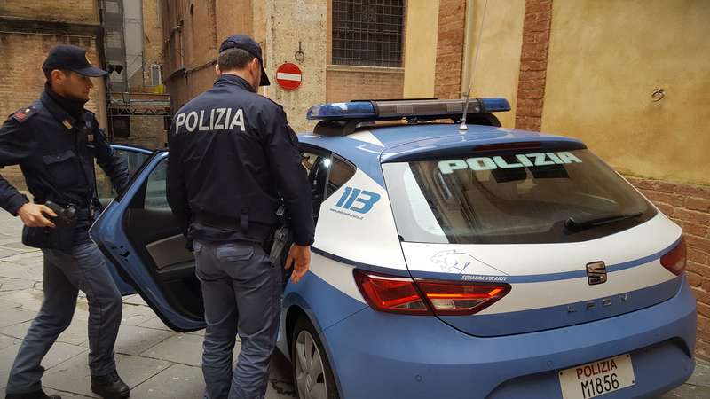 Volante di polizia. Archivio