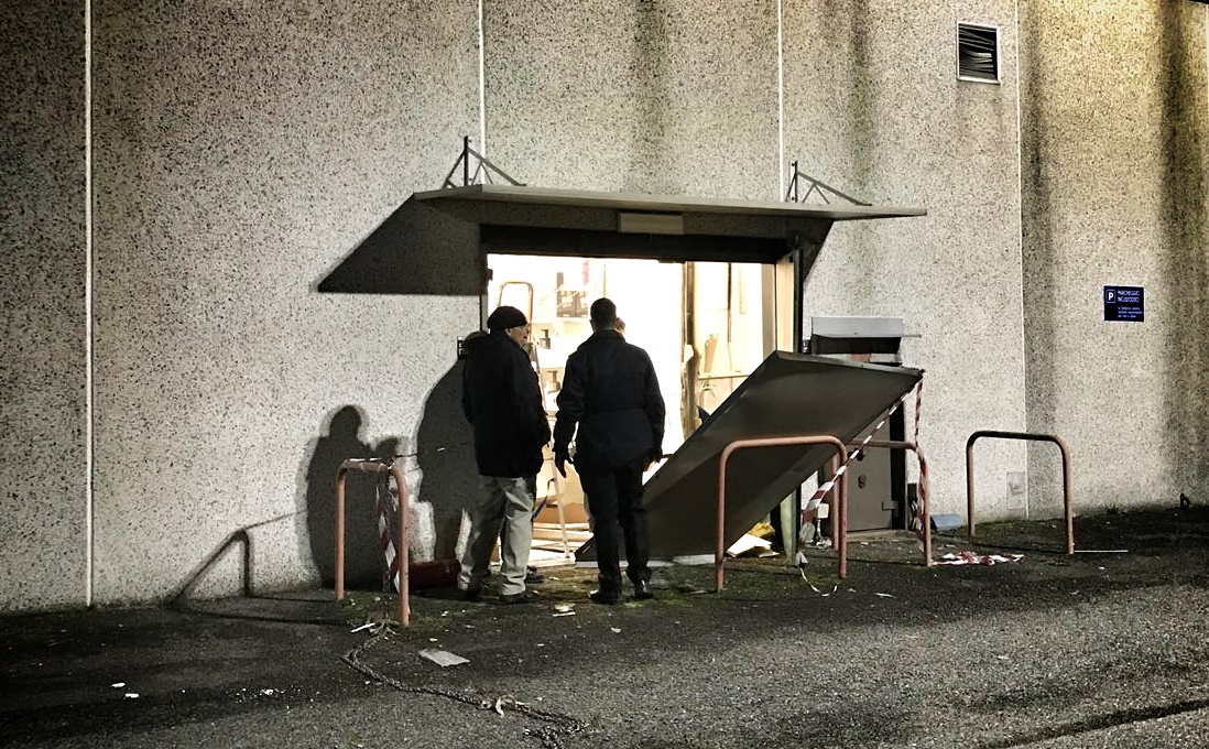 Porta del Granbrico di Spello divelta (foto Massimo Pompei)