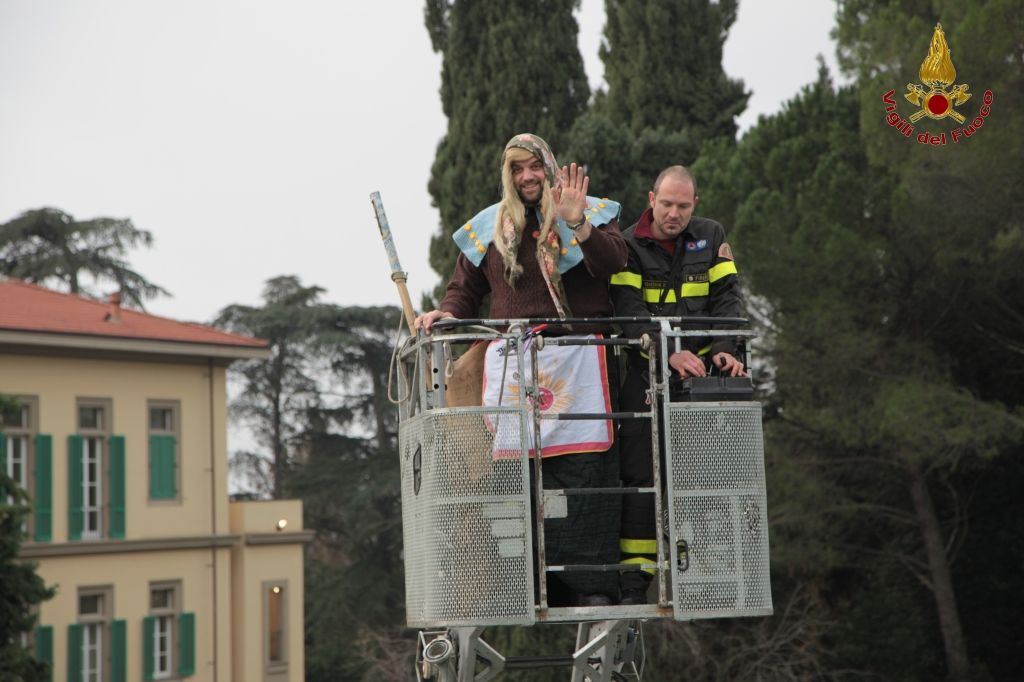 Befana dei pompieri (foto www.vigilidelfuoco.it)