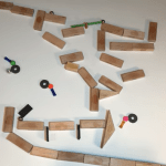 Magneti e palline suonano Tchaikovsky (foto YouTube)