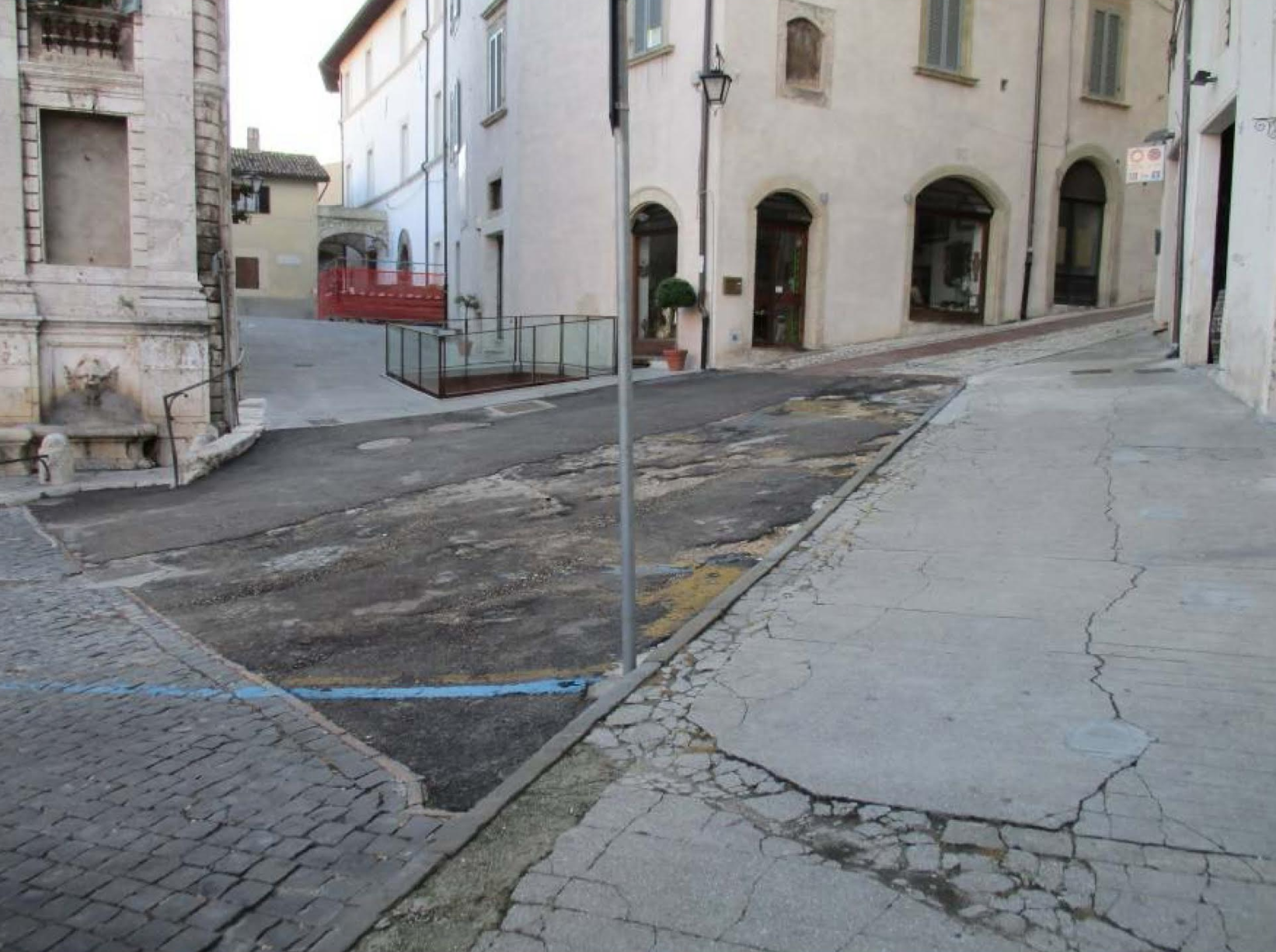 Lavori in piazza del Mercato a Spoleto