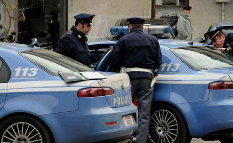 Volanti della polizia. Archivio