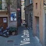 Via Cartolari a Perugia, targa in ricordo di Paolo Vinti (foto google.com)