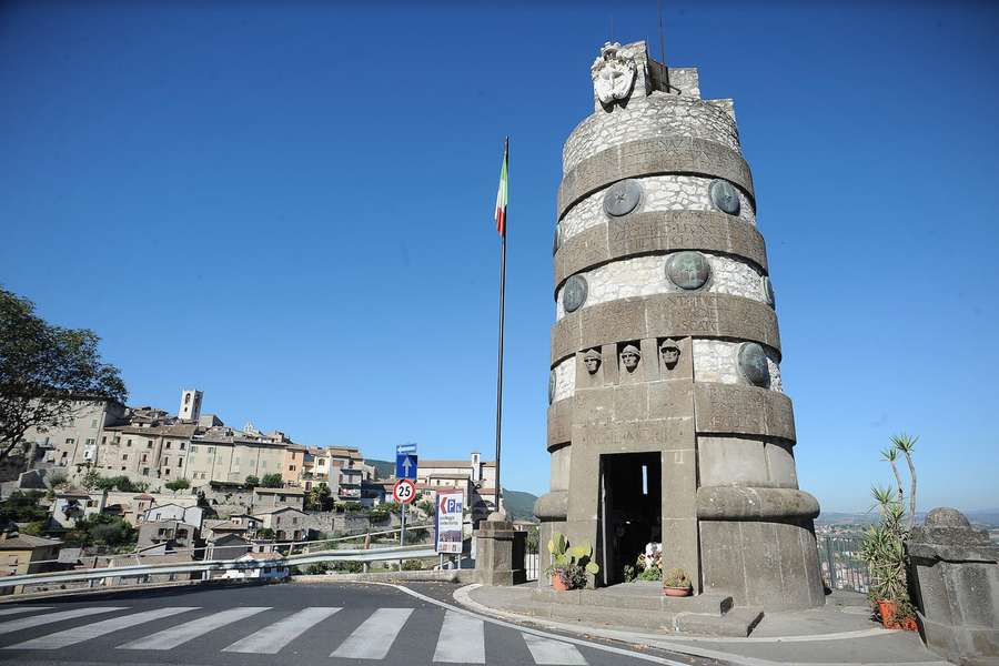 Narni, monumento ai caduti (foto Settonce) - @RIPRODUZIONE RISERVATA