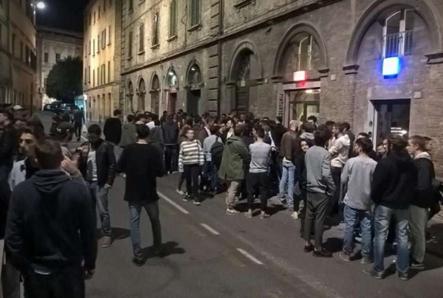 Via Pinturicchio a Perugia, movida