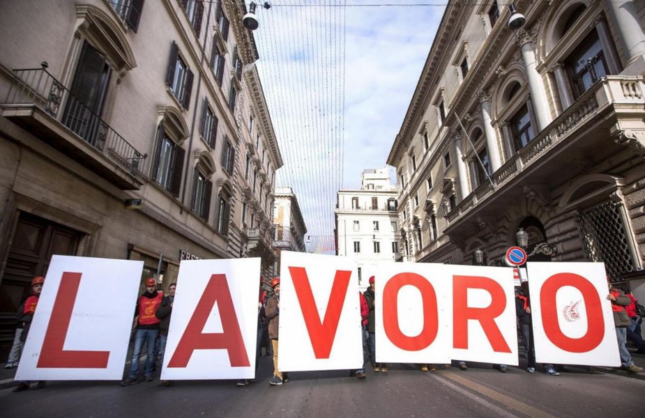 Manifestazione per il lavoro. Repertorio (foto romanoprodi.it)