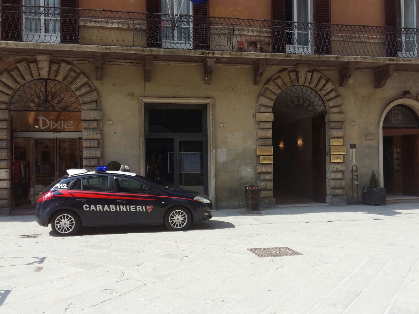 L'intervento dei carabinieri su corso Vannucci