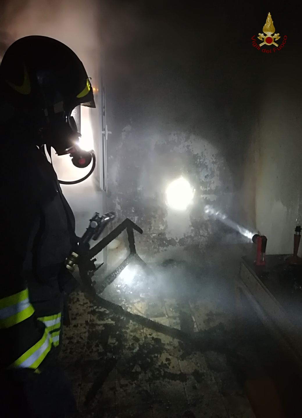 L'intervento dei vigili del fuoco a Foligno