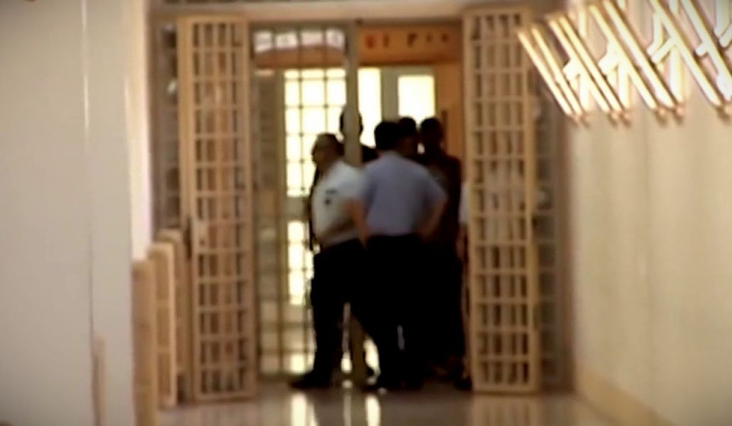 Agenti di polizia penitenziaria in un carcere. Repertorio