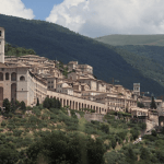 Una veduta di Assisi (foto www.visit-assisi.it)