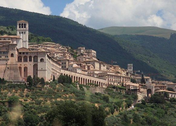 Una veduta di Assisi (foto www.visit-assisi.it)