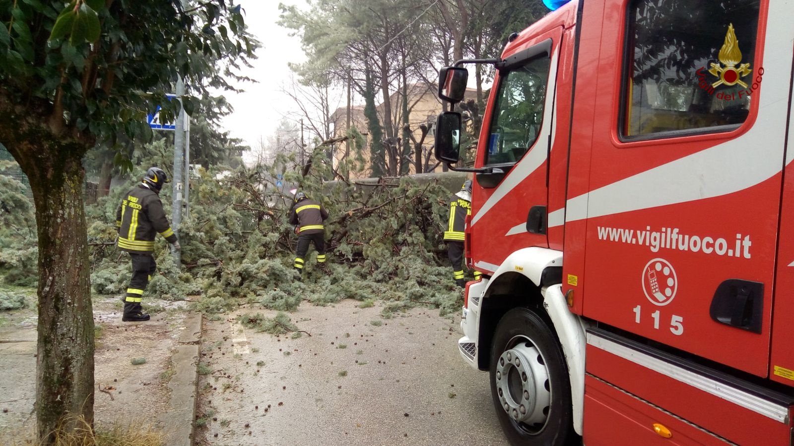 Vigili del fuoco in azione