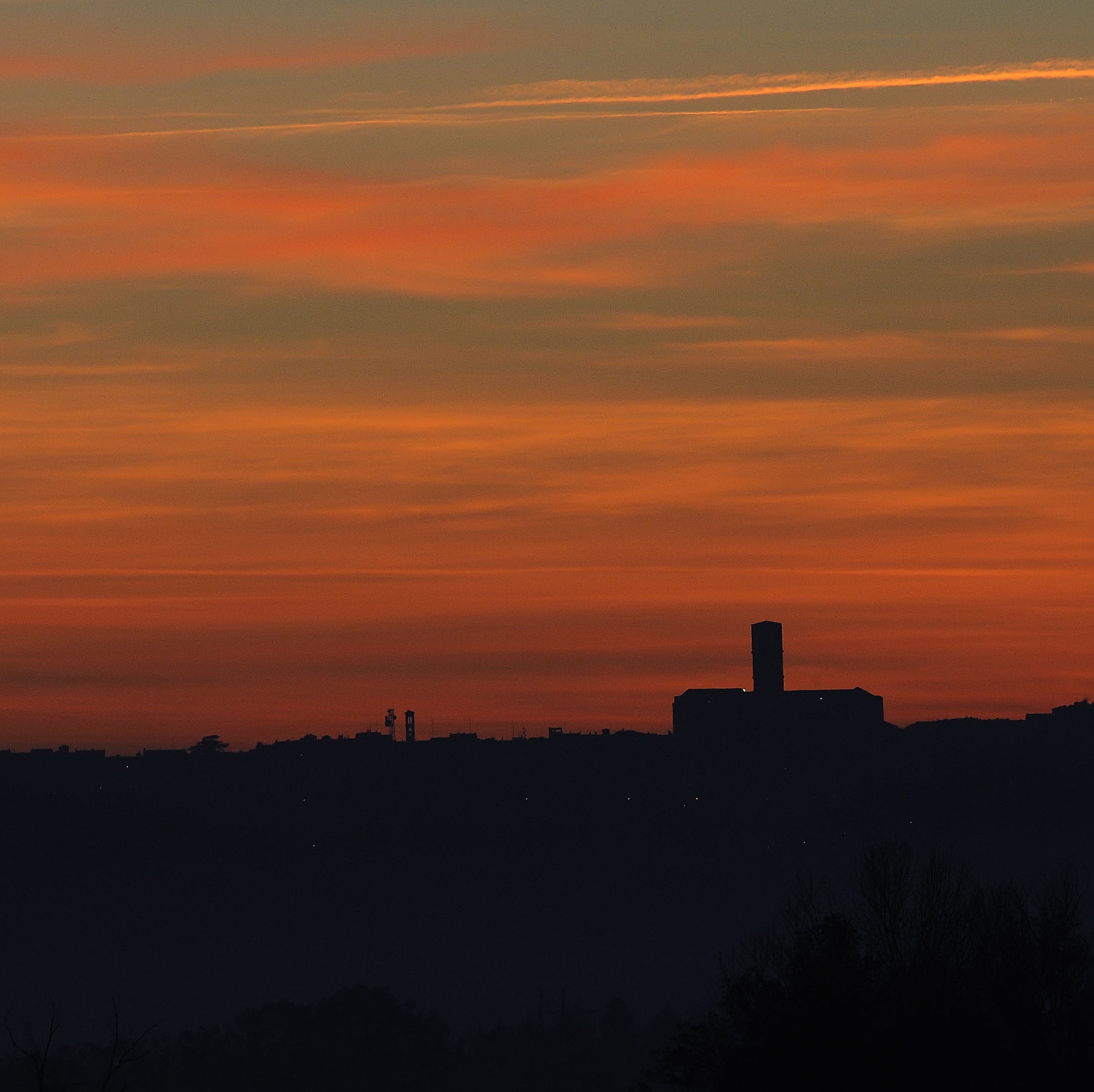 Il calore del tramonto a Perugia, Umbria (foto Settonce) - ©RIPRODUZIONE RISERVATA