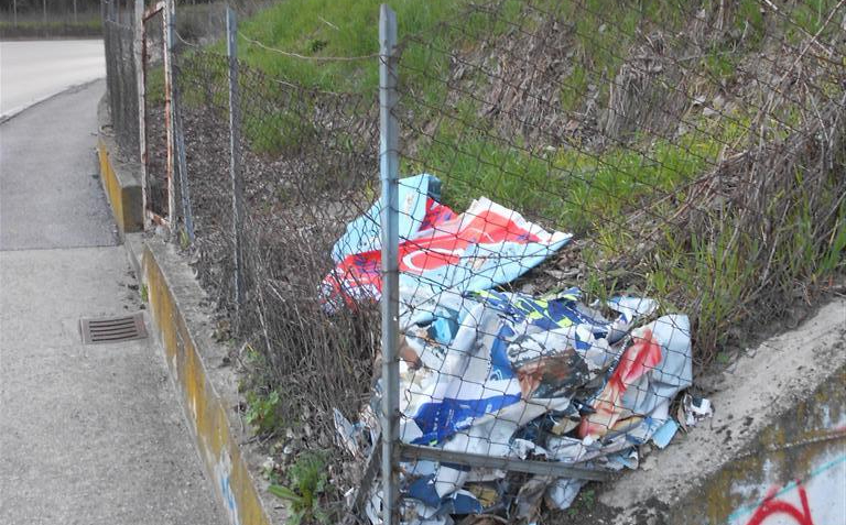 Manifesti elettorali strappati, Perugia