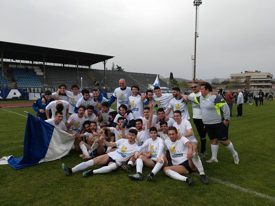 I festeggiamenti del Foligno calcio (foto Facebook) 2