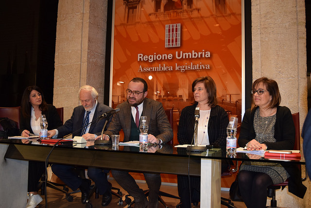 I membri del Corecom Umbria con la presidente Porzi e il professor Morcellini (AgCom)