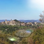 Il sole su Corciano, Umbria (foto Alunni Breccolenti) - @RIPRODUZIONE RISERVATA