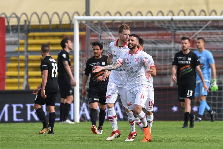 L'esultanza di Buonaiuto (foto Settonce) - ©RIPRODUZIONE RISERVATA