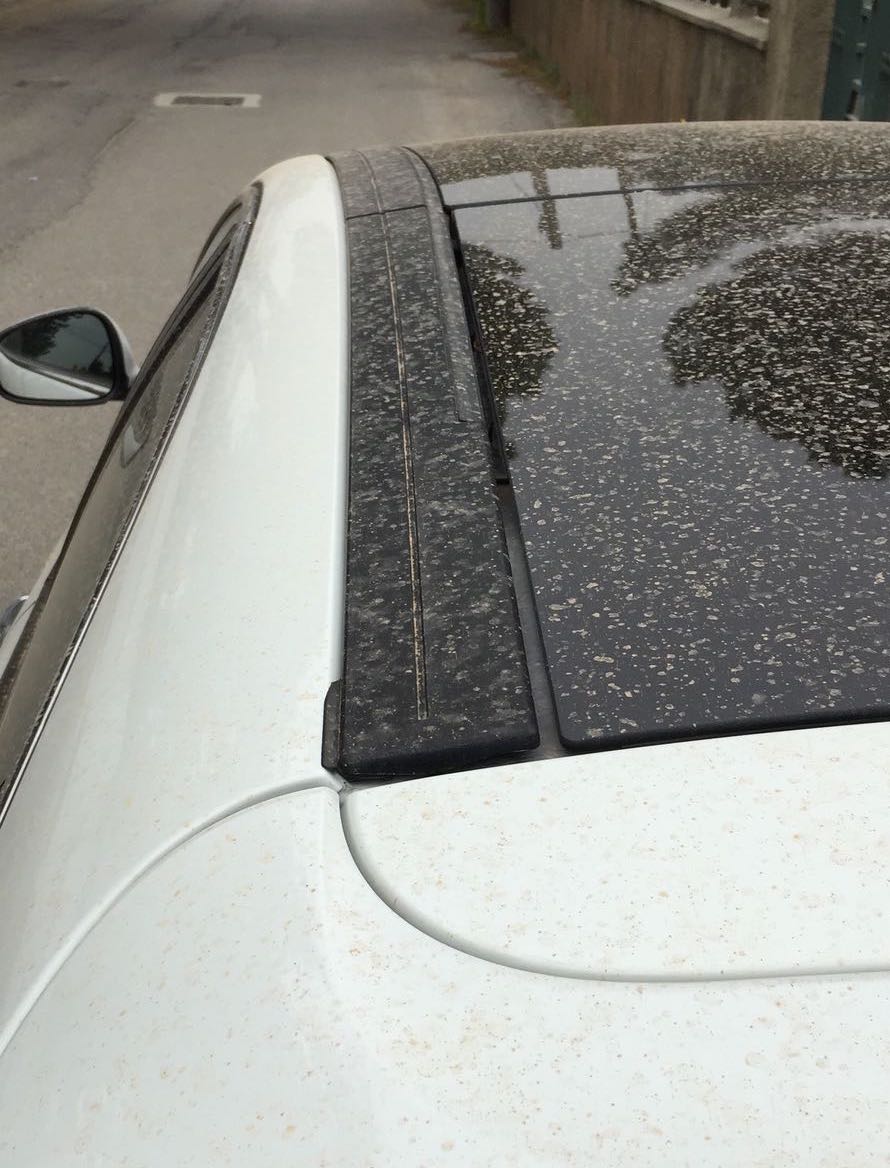 Sabbia sulle auto