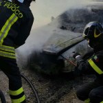 Auto in fiamme ad Amelia