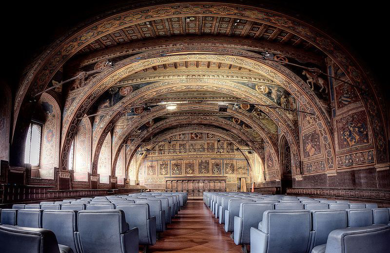 Sala dei Notari, Perugia (foto di Cristianopelagracci - Opera propria, CC BY-SA 3.0, https://commons.wikimedia.org/w/index.php?curid=28180196)
