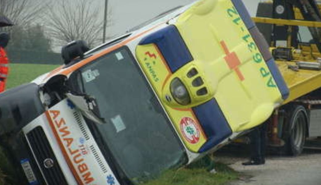 Ambulanza fuori strada. Repertorio
