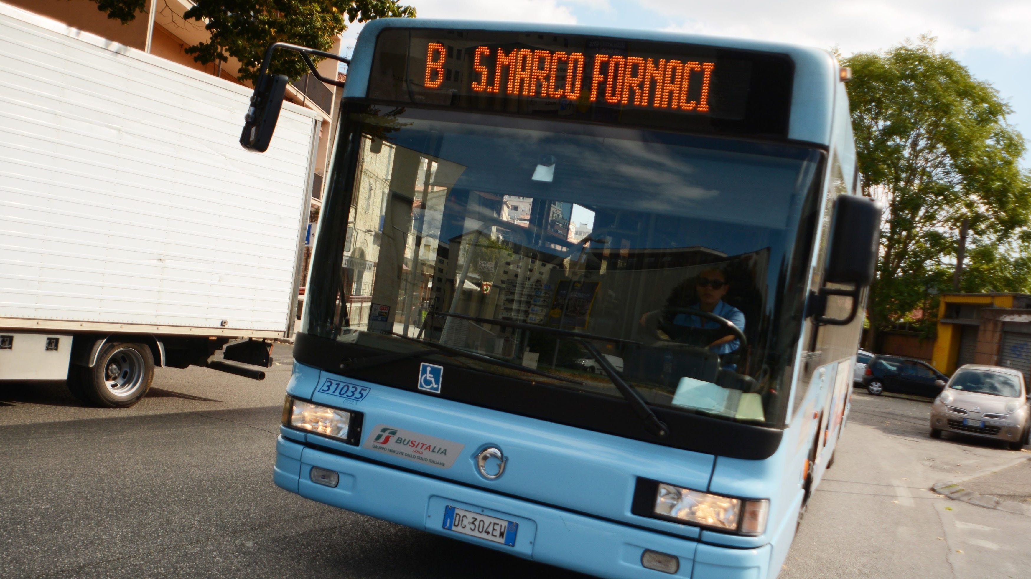 Un autobus (foto Settonce ©RIPRODUZIONE RISERVATA)