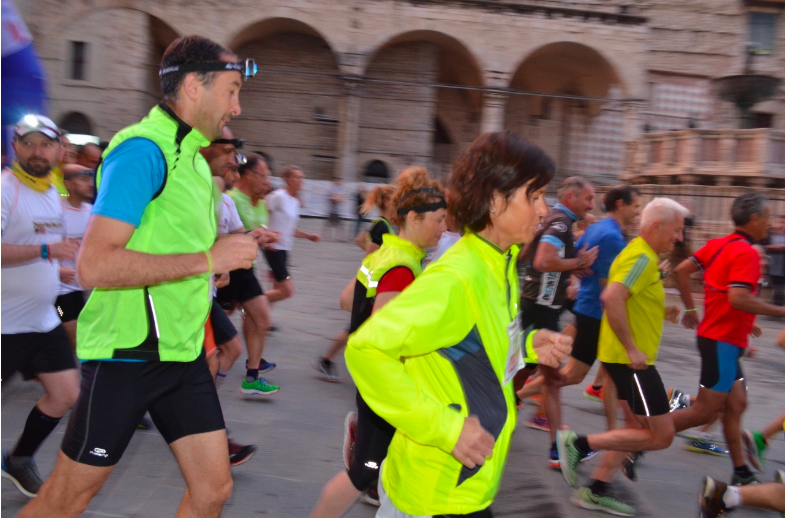 Una passata edizione di Perugia Urban Night Trail (foto Michele Renga, www.podisticapontefelcino.it)