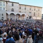 Perugia, gente in piazza per Perugia 1416
