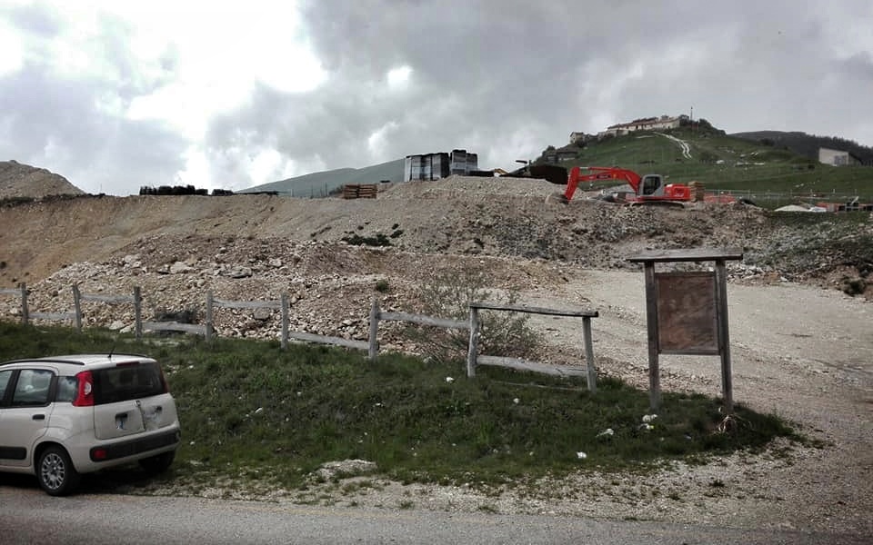 Cantiere "deltaplano" a Castelluccio di Norcia