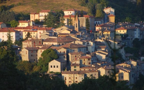 Pietralunga (foto www.borghiautenticiditalia.it)