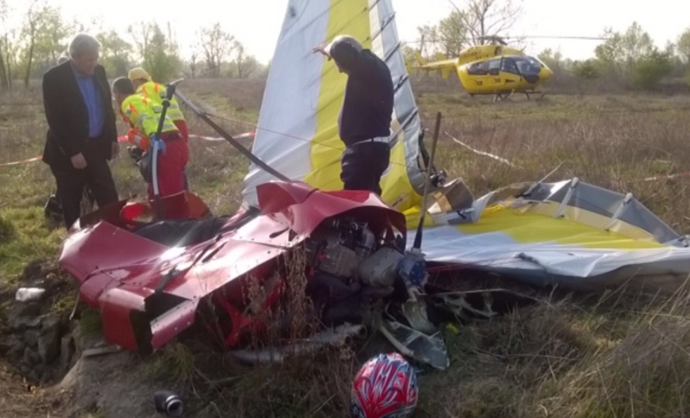 Schianto di un deltaplano a motore. Repertorio