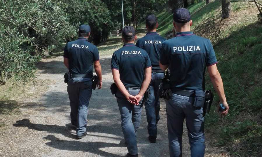 I controlli della polizia al parco Sant'Angelo