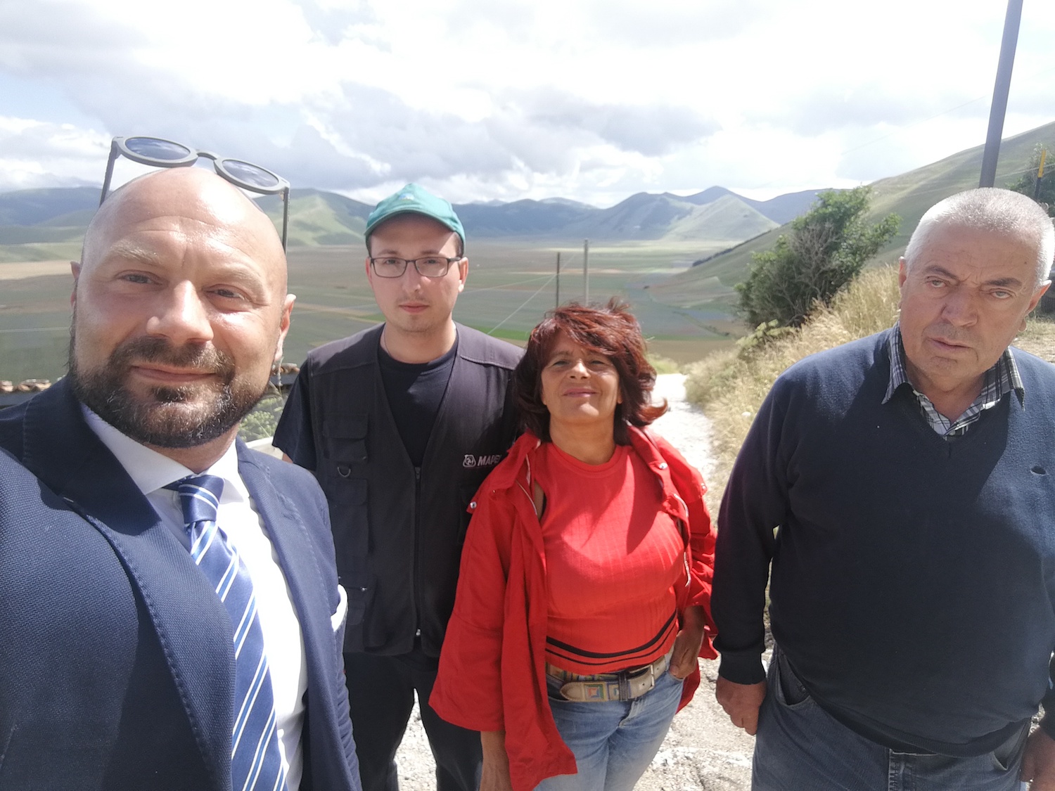 Il direttore Lorenzo Mariani con i soci della cooperativa Nicholas Perla, Dina Porrazzini e Nello Perla