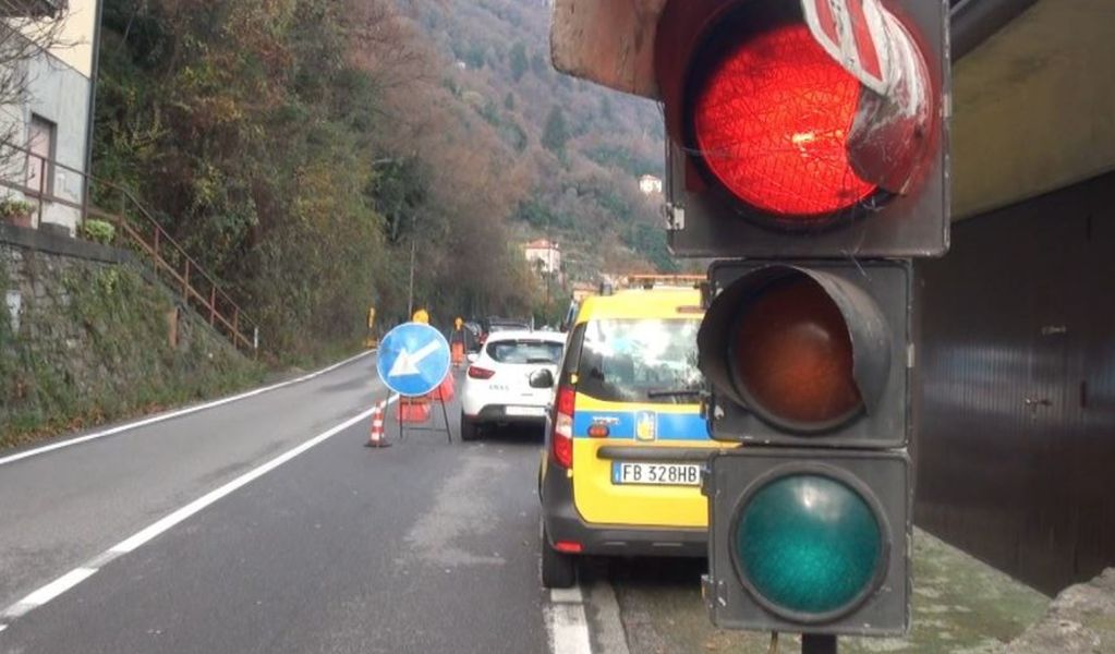 Senso unico alternato, con semaforo, causa lavori. Rerpertorio