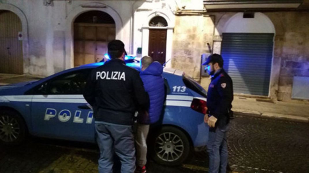 Arresto da parte della polizia. Repertorio