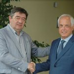 Stretta di mano tra Patrizio Angelozzi e Imolo Fiaschini