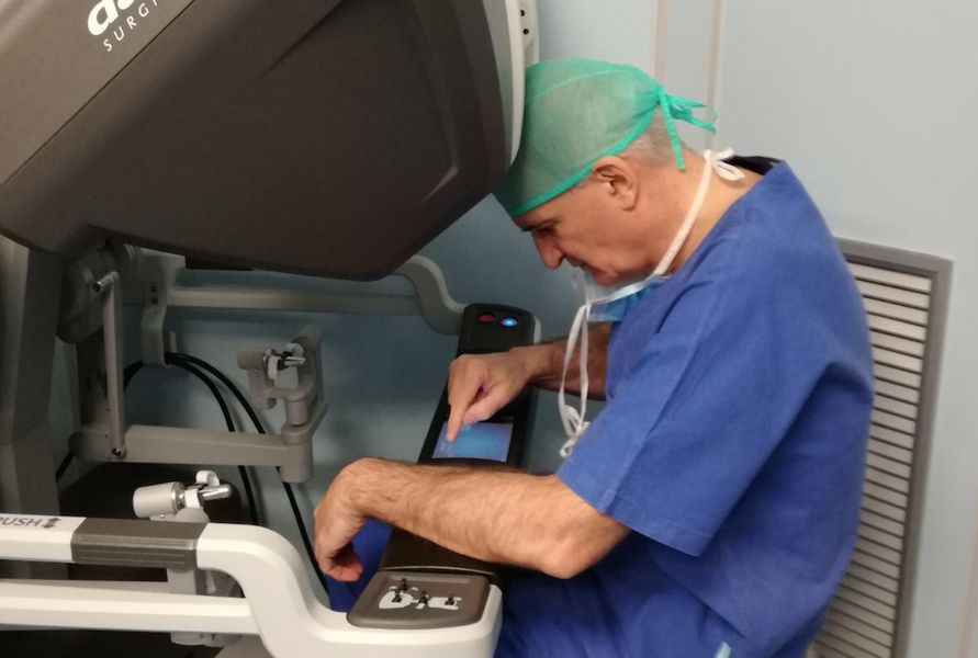 Il dottor Amilcare Parisi, direttore della struttura complessa di Chirurgia digestiva e d’urgenza nell’Azienda ospedaliera di Terni